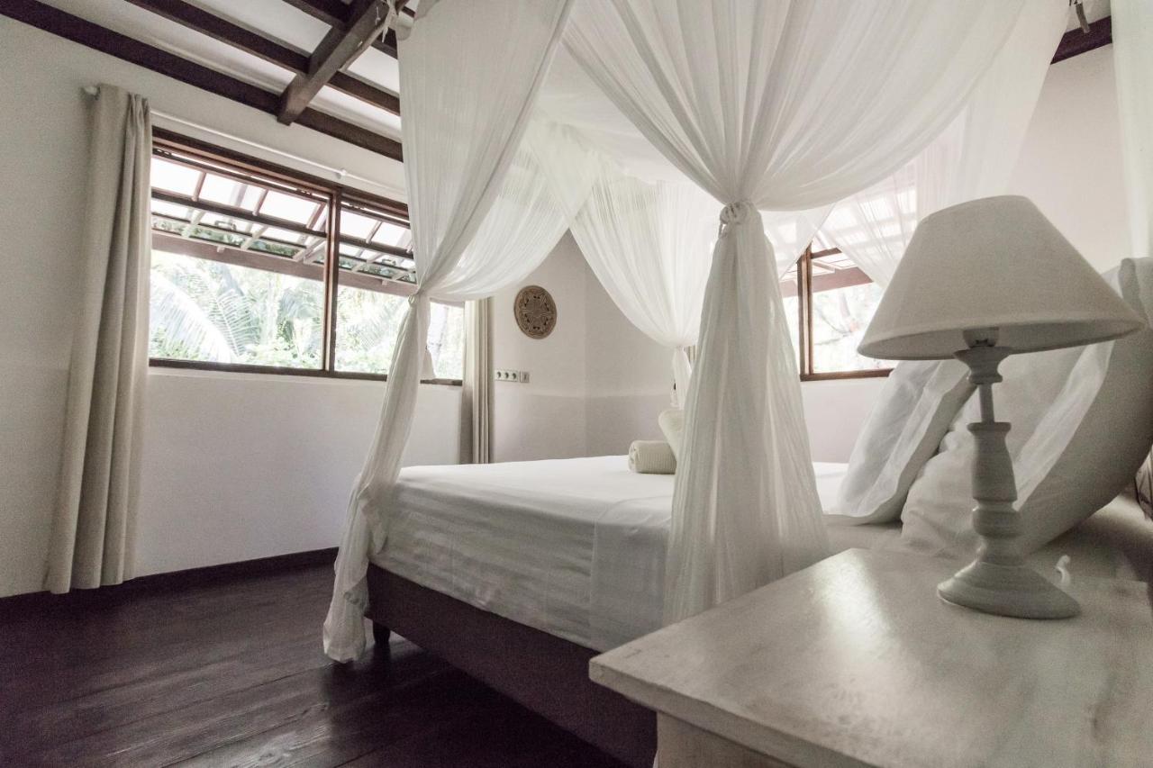 Le Coconut Lodge Avatoru Extérieur photo
