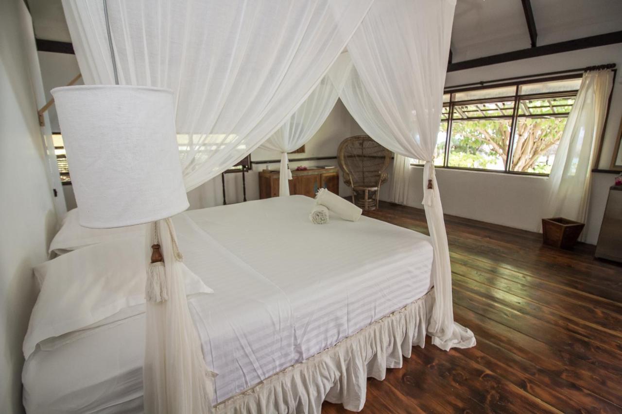 Le Coconut Lodge Avatoru Extérieur photo