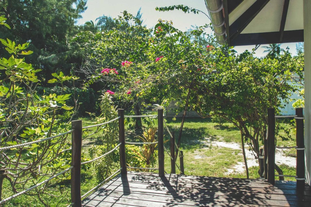 Le Coconut Lodge Avatoru Extérieur photo